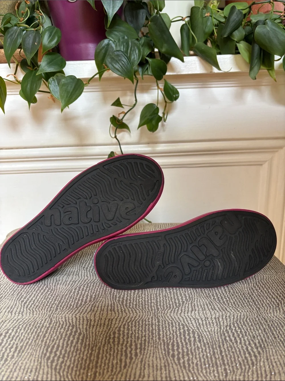 Native Jefferson Jiffy Black/Samba Pink Slip-On Water Kids Shoes C13